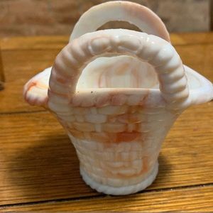 Vintage orange slag glass woven
basket AKRO Agate 328 GLOWS
Cadmium